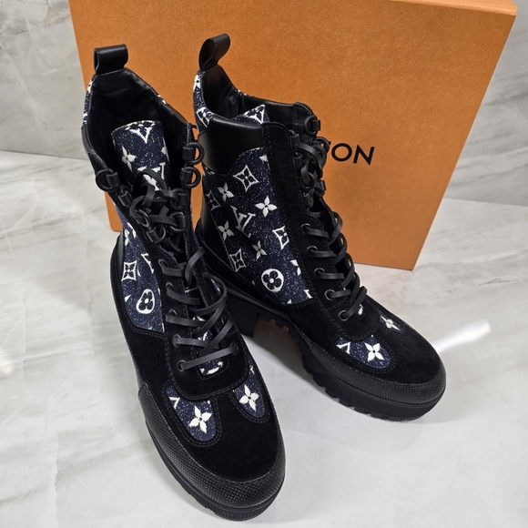 ‼️SOLD‼️Louis Vuitton Lace Up Boots - Picture 9 of 12